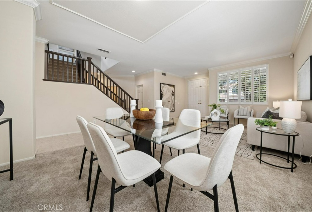 Vacant home staging in Stevenson Ranch, CA, dining area