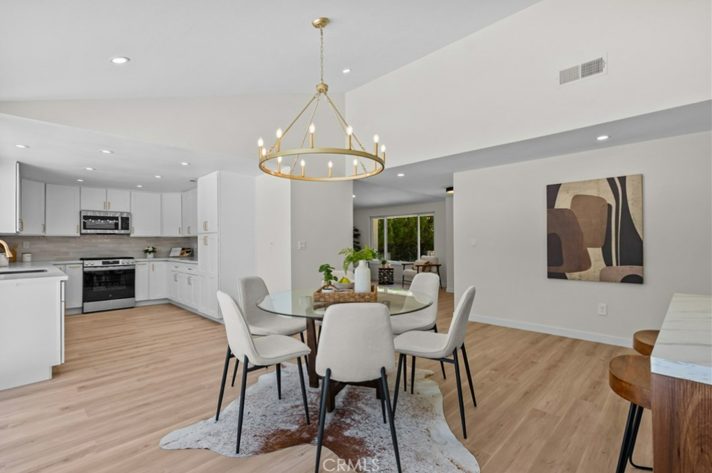 Vacant home staging in Saugus, CA, dining room