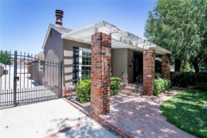 Vacant home staging in Burbank, CA, exterior