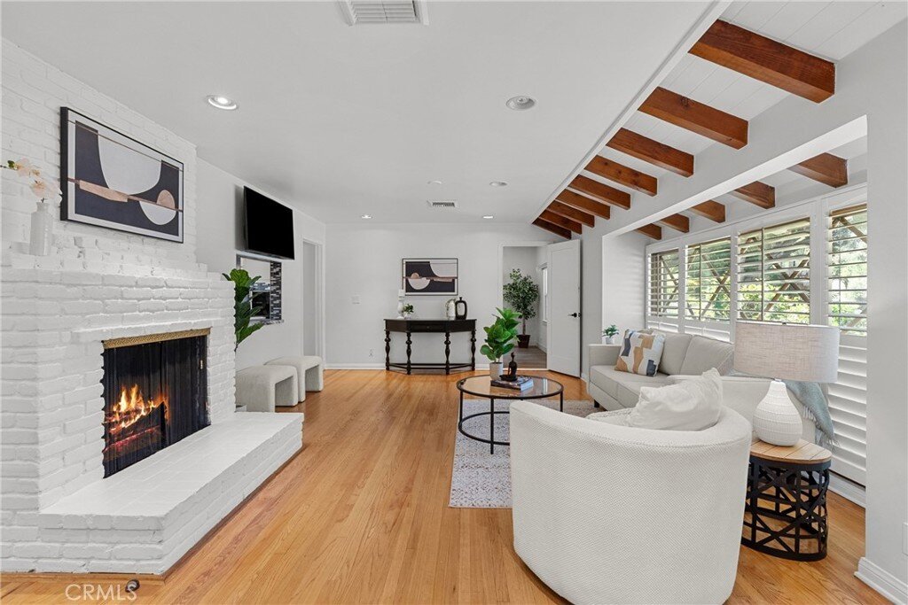 Home staging in Woodland Hills, CA, living room