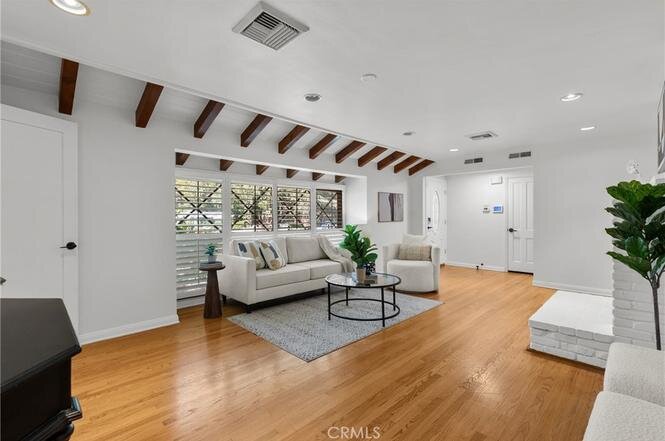 Home staging in Woodland Hills, CA, living room