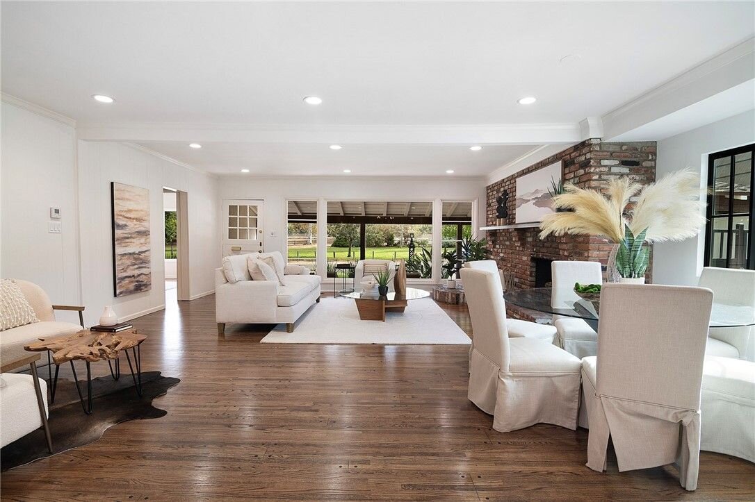 Home staging in Glendale, CA, living room
