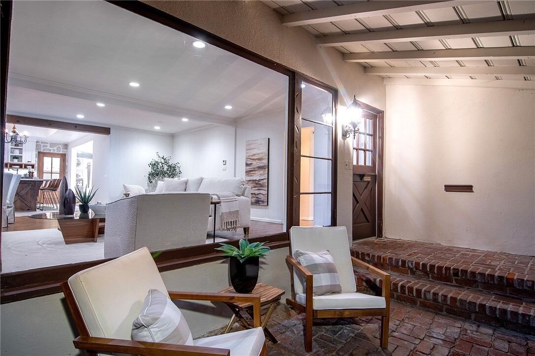 Home staging in Glendale, CA, living room